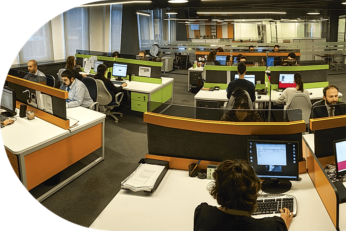 Başarımızın temelinde, en değerli gücümüz olan insan kaynağımız yer alıyor.